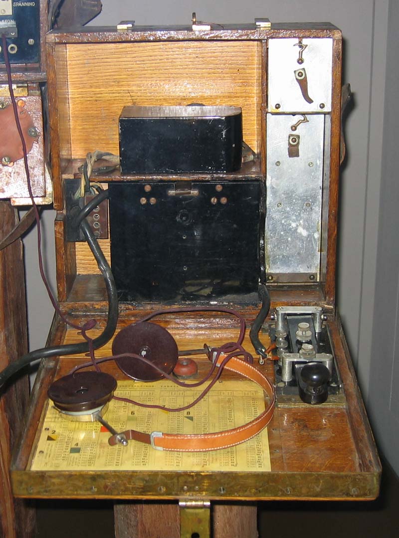 1 W Br m/28 materiellåda med telegrafinyckel